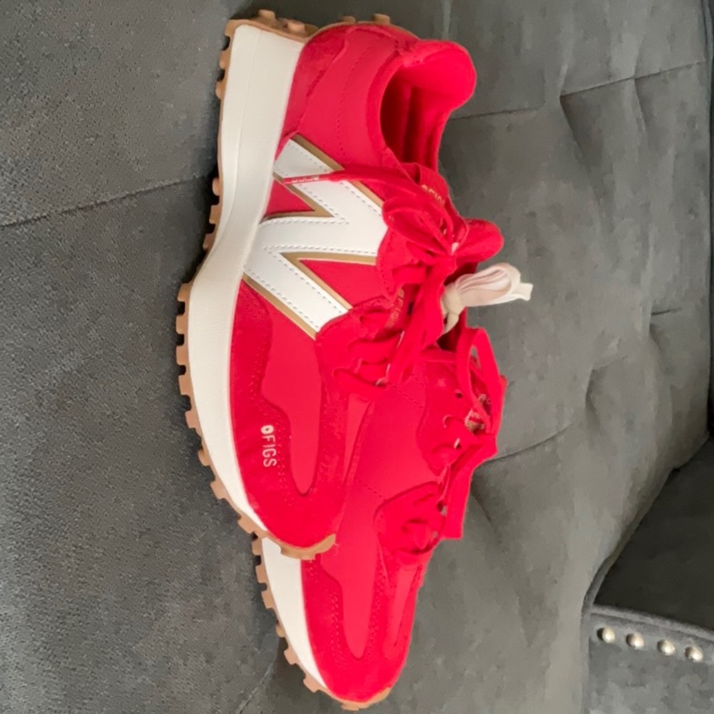 Red/White with Gold Accents Unisex 6.5 New Balance/FIGS 327